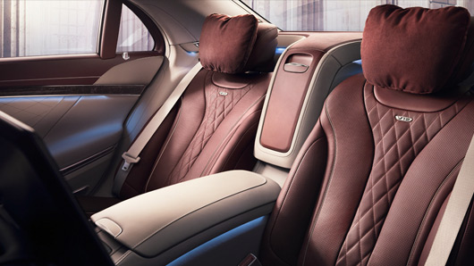 Limousines The rear suite of a Mercedes-Benz S-Class features a stunning two-tone Macchiato Beige and Deep Red leather upholstery, where the vibrant red accents on the piping and side bolsters add a bold, passionate contrast to the serene beige lounge environment.